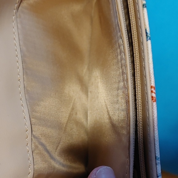 GUESS LOS ANGELES WALLET - Picture 6 of 12